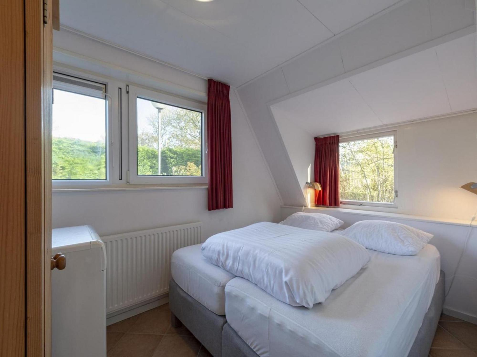 Alluring Home With Garden Callantsoog Eksteriør billede
